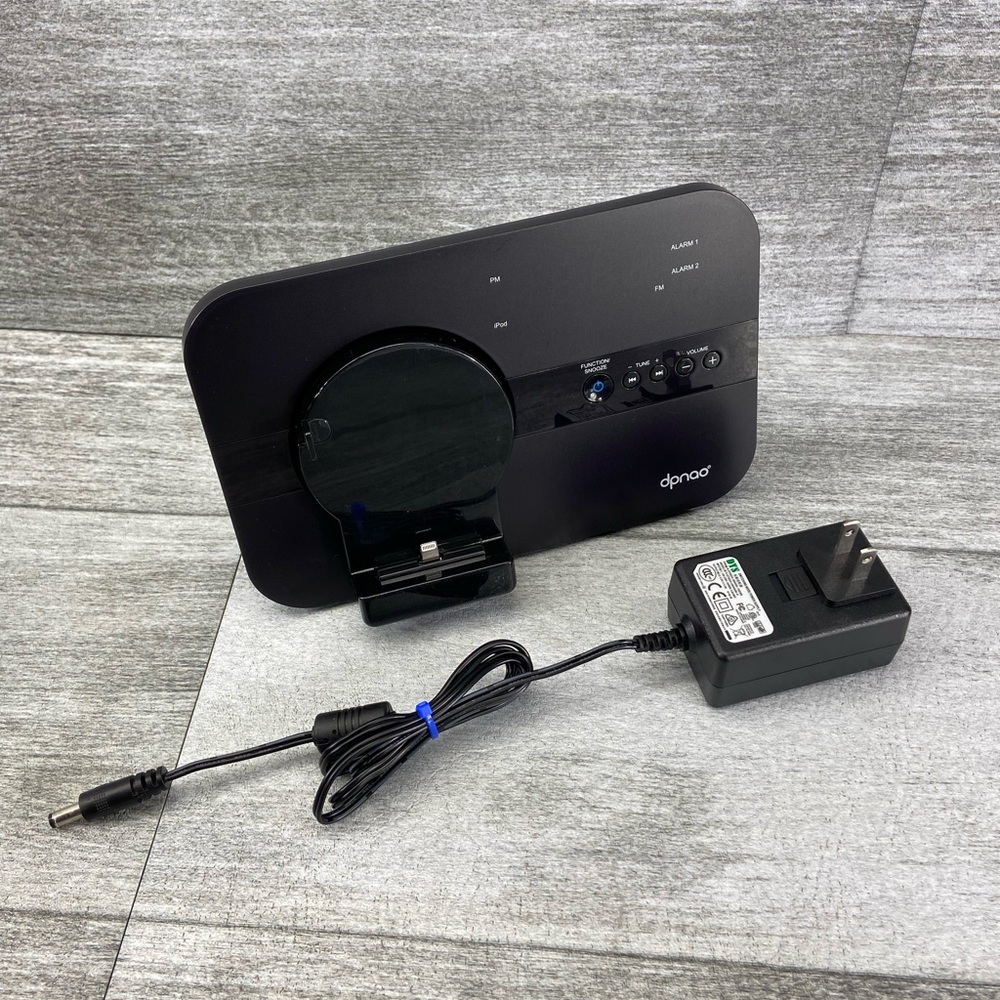Dpnao Docking Music System 5 N 1 Charger Clock Bluetooth Radio iPhone USB Yw-008
